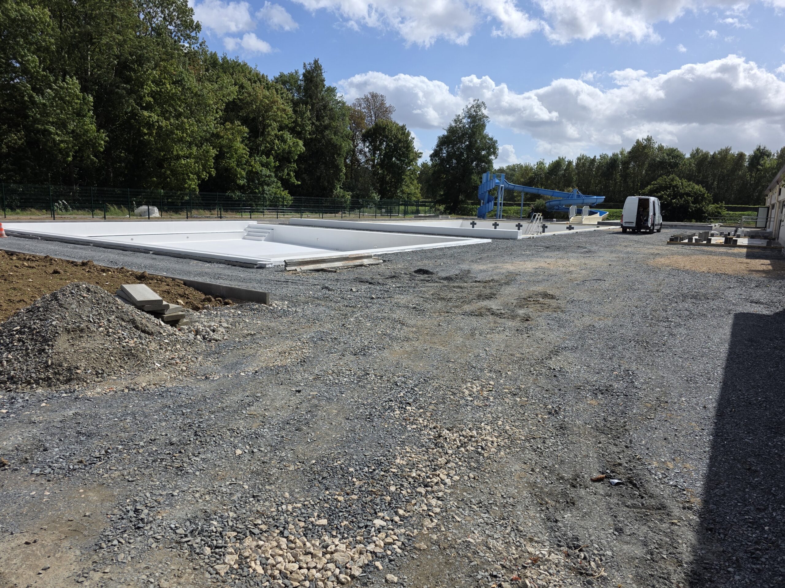 plage de piscine avant le béton drainant